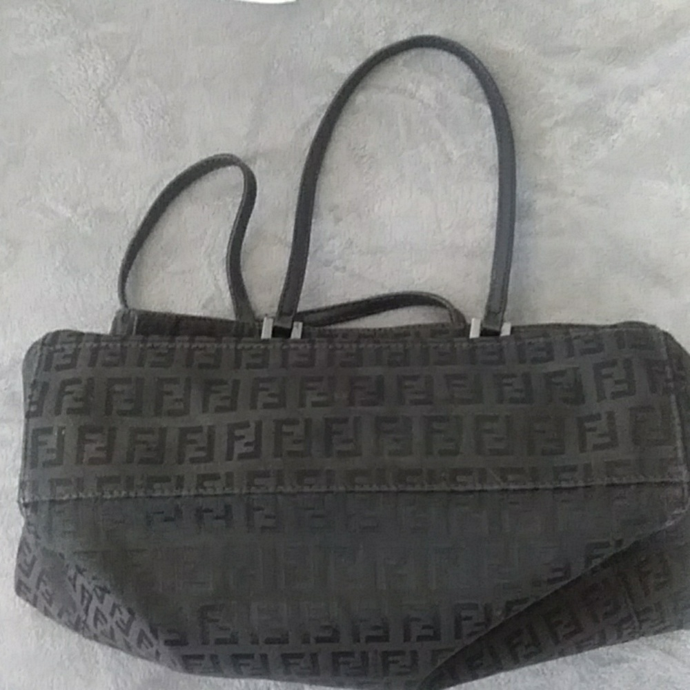 ❌SOLD❌💯FENDI Tote. GUC 8/10. - Picture 4 of 8